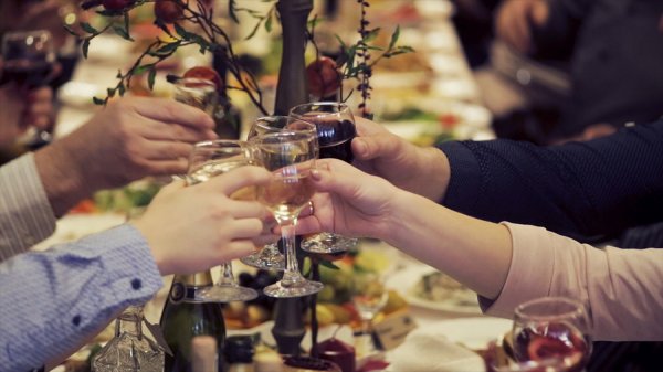 Wedding Toasts: Raise a Glass to the Bride and Groom